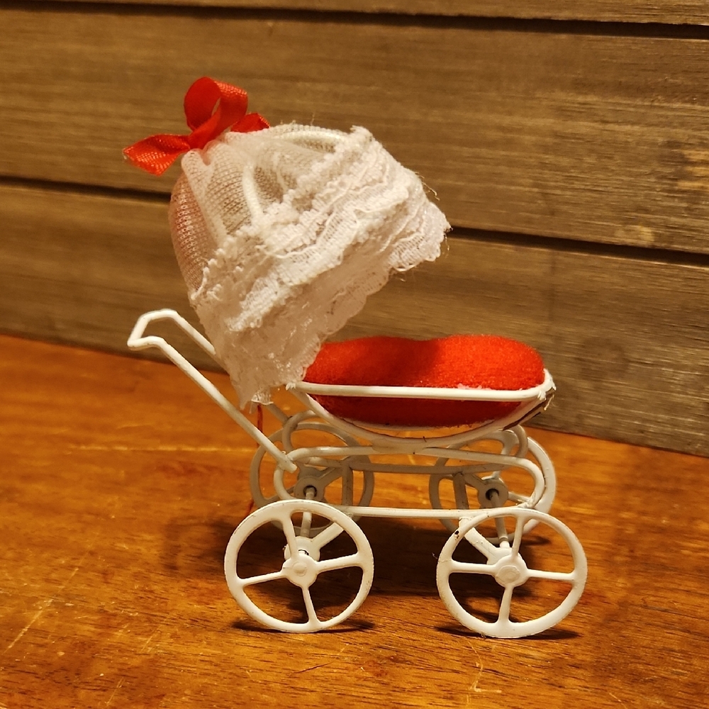 Vintage-Style Metal White and Red Decorative Miniature Buggy